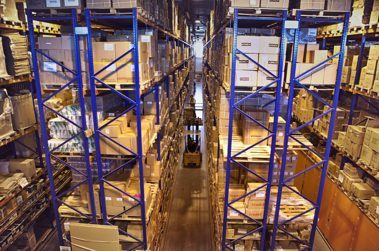 Паллетные стеллажи как ключ к оптимизации логистики: максимизация эффективности складского пространства