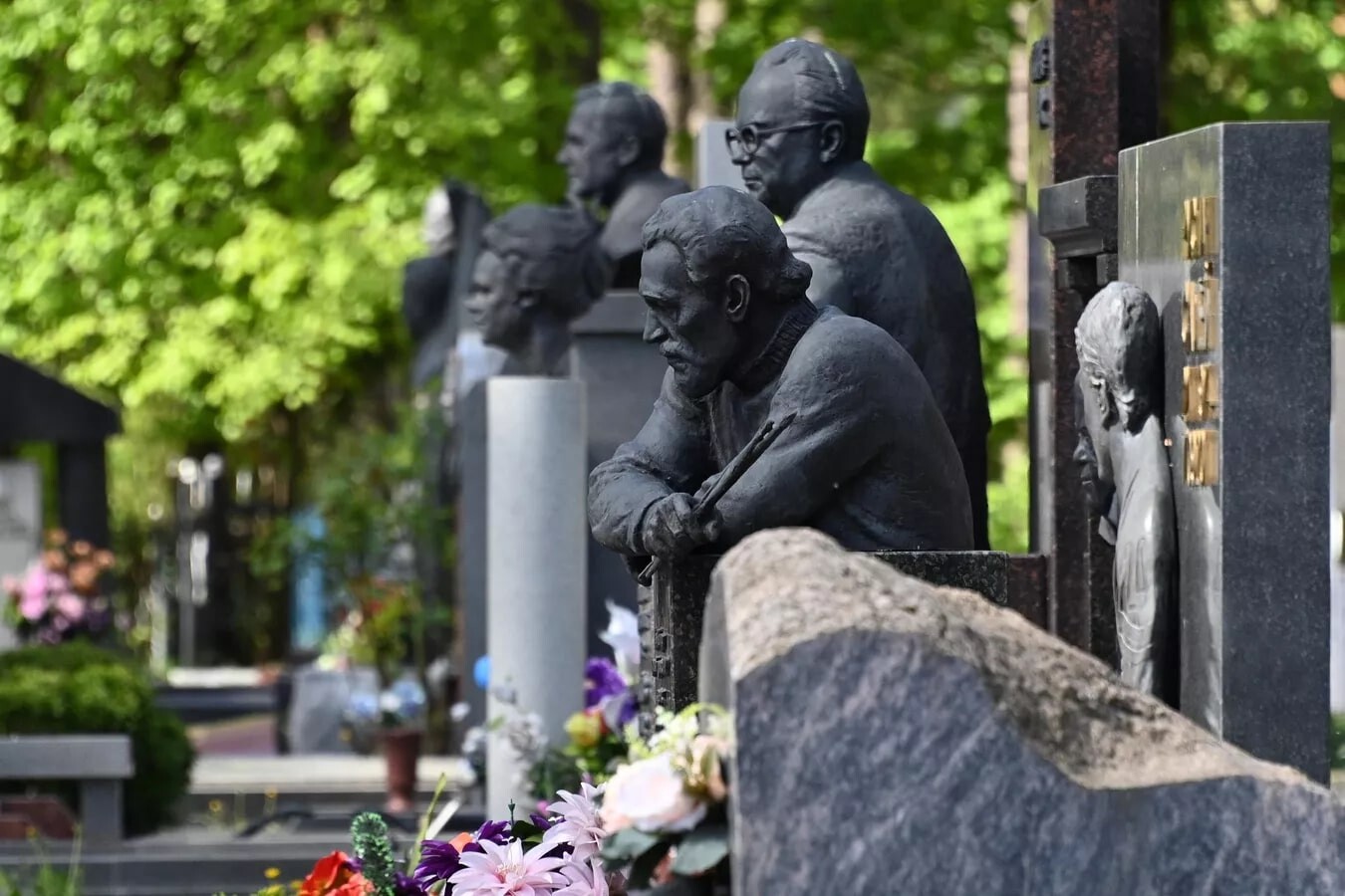 Памятники на могилу — культура и символика