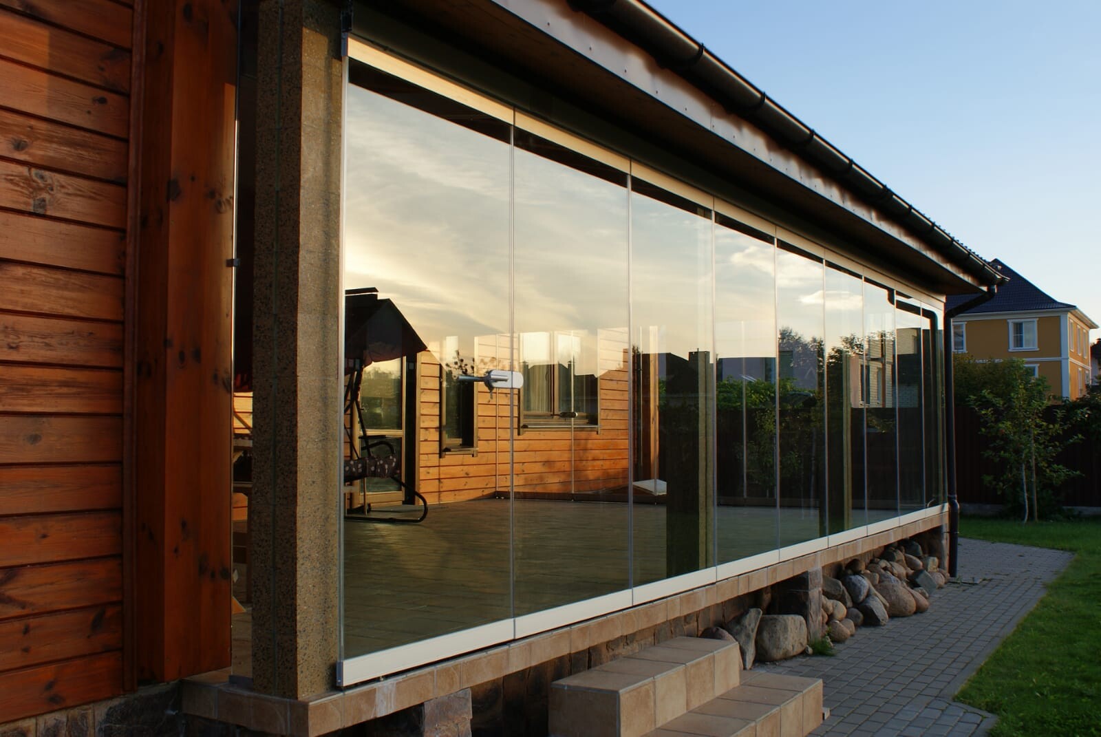 Окна из алюминия и пластика: особенности и преимущества